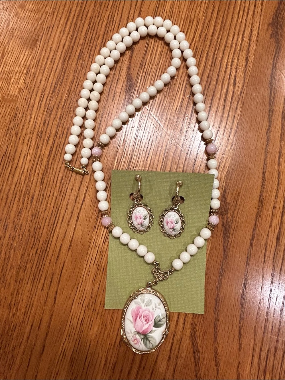 1928 Gold-Tone White Beaded Necklace with Pink Rose Cameo Pendant and Earrings